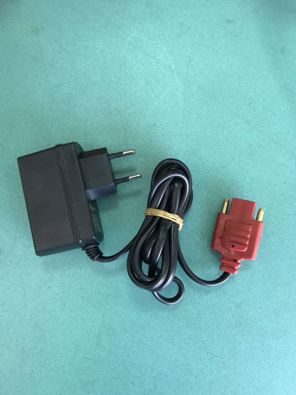 Araç Şarj Cihazı 2'li (Eski tip kumandalı modellere uyumlu)